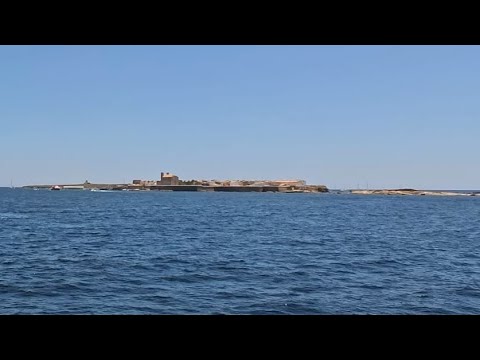 Conociendo Tabarca: Una isla. Un viaje en barco. Una excursi&oacute;n con m&uacute;sica relajante.